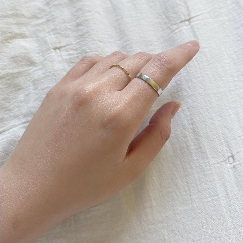 Mejuri Bold Stacker Ring in 14k White Gold (size 6)